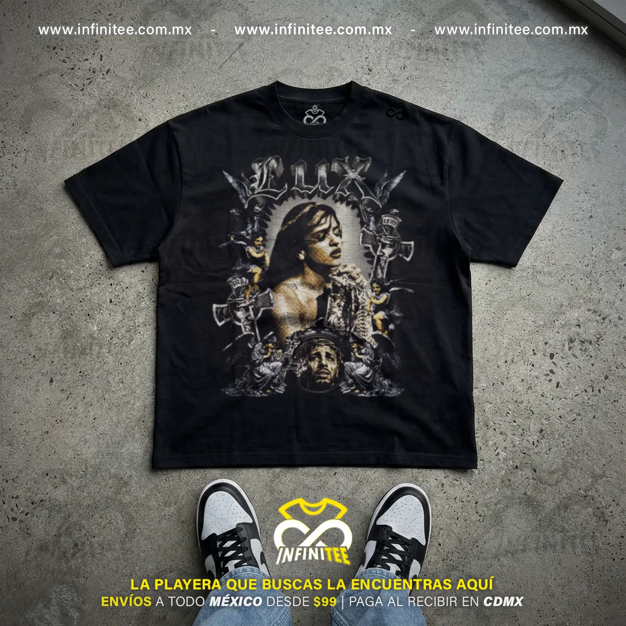 Fotografía de estudio de playera oversize negra con estampado gráfico estilo bootleg gótico de Rosalía LUX con querubines y cruces